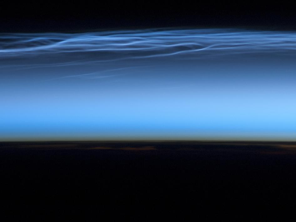 ALTERAES IONICAS NA FRONTEIRA DA ATMOSFERA DA TERRA