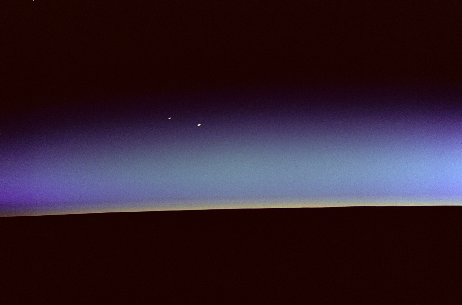 RELAO ENTRE O SOLO E A COMPRIMENTO DA ATMOSFERA DA TERRA - IMAGEM CEDIDA PELA NASA - CORTEZIA - 2014