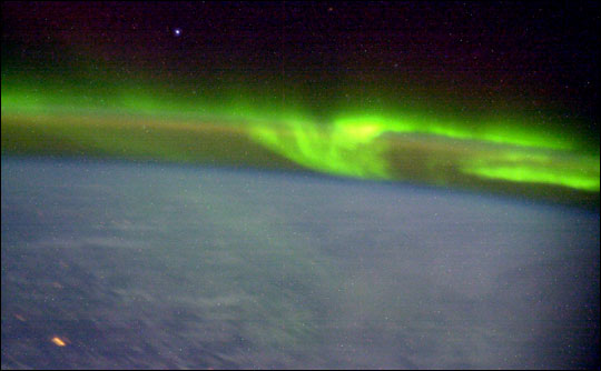 IMAGEM DA NASA - IONOSFERA - ESPETCULO BOREAL - VIBRAO DE MOLCULAS IONIZADAS - CORTEZIA E AGRADECIMENTO - 2009